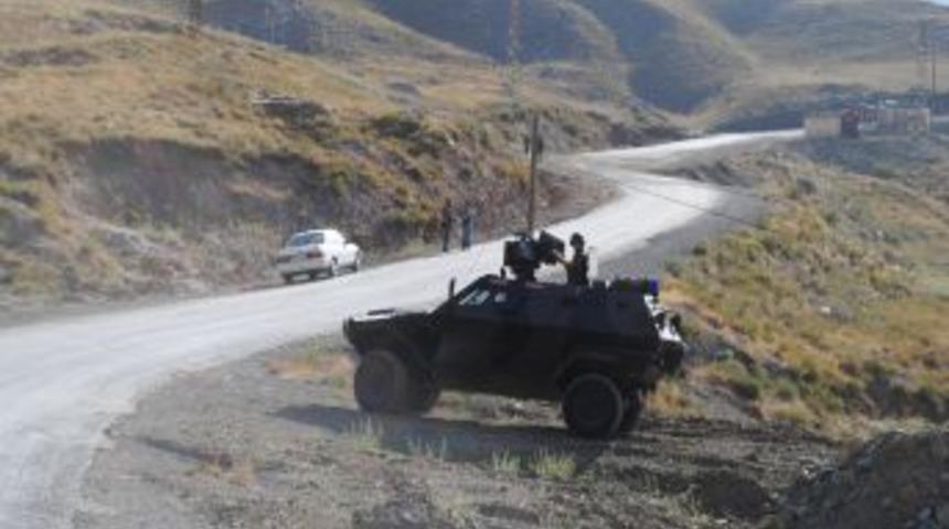 Vali T&uuml;rker: Patlama b&ouml;lgesinde incelemeler s&uuml;r&uuml;yor