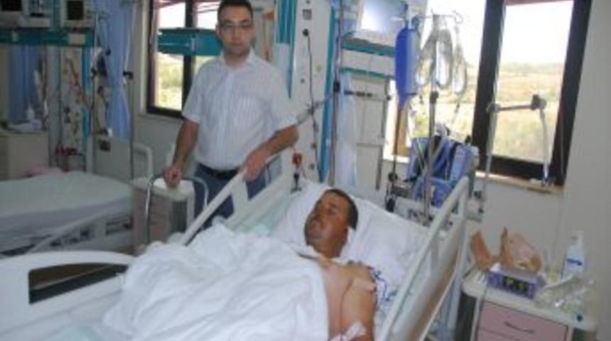 Omuzundan kopan kolu başarılı ameliyatla yerine dikildi