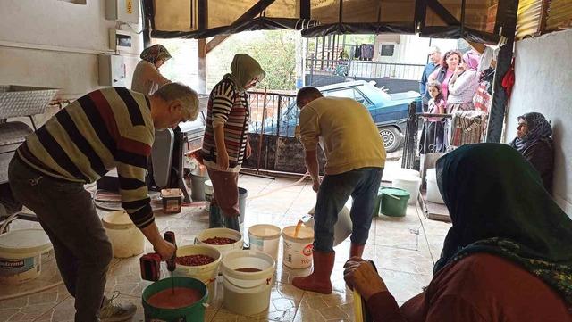 G&uuml;nler s&uuml;ren işlem dakikalara indi: Kuşburnu marmeladı zamanı 3