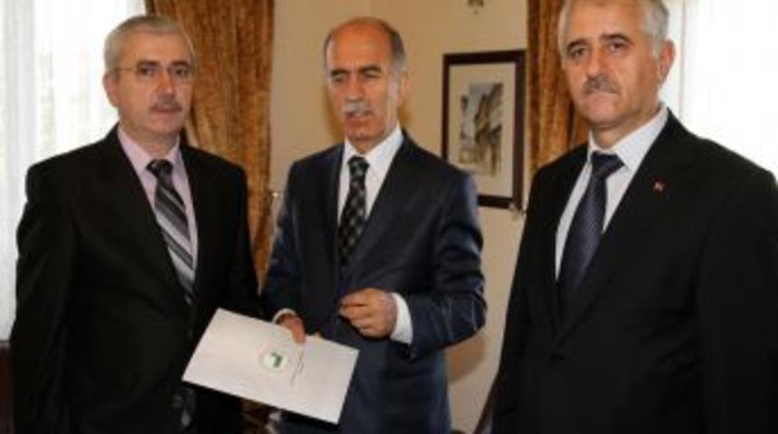 Batı Trakya T&uuml;rkleri iftar sofrasını Somali&rsquo;ye bağışladı