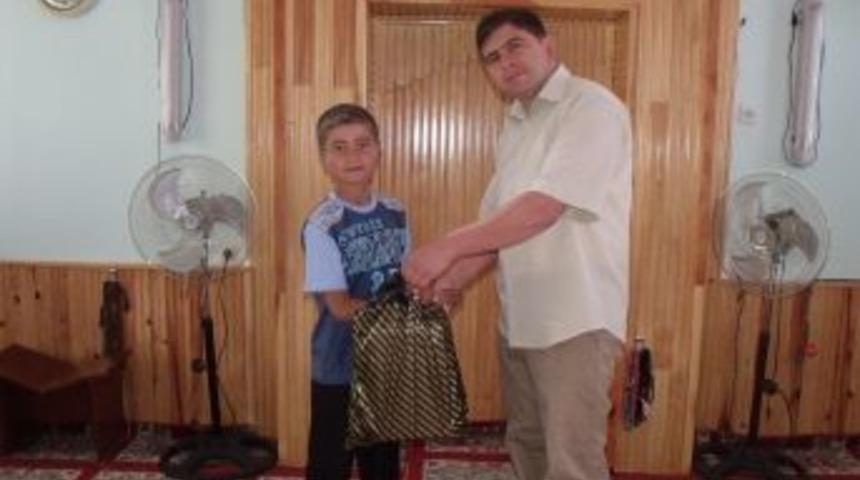 Hayırsever vatandaş yaz Kur&rsquo;an Kursu &ouml;ğrencilerini &ouml;d&uuml;llendirdi