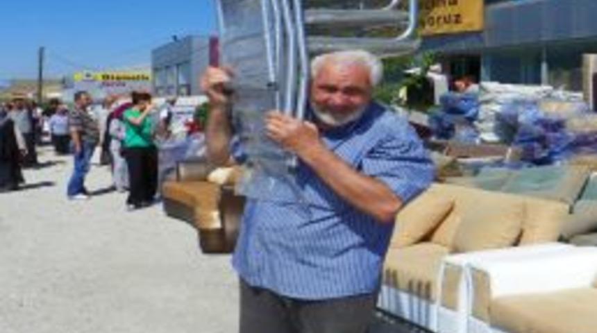 Mağazada "Kapatıyoruz" izdihamı