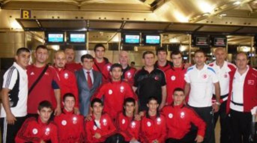 Yıldız Grekoromen G&uuml;reş Milli Takımı Macaristan&rsquo;a gitti