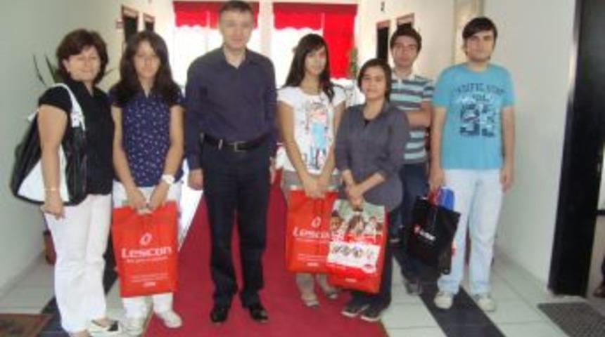 Kemalpaşa'da başarılı &ouml;ğrenciler &ouml;d&uuml;llendirildi