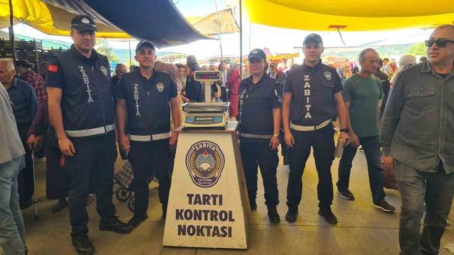 Zabıta ekiplerinden halk pazarında sıkı denetim 2