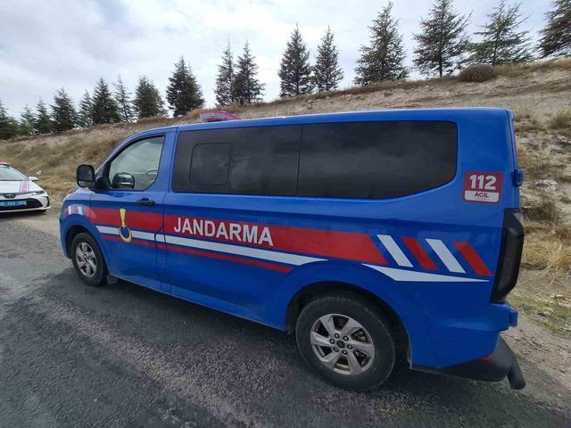 Tekeri kilitlenen motosikletten düşen sürücü yaralandı 3
