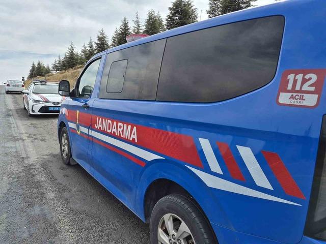 Tekeri kilitlenen motosikletten düşen sürücü yaralandı 2