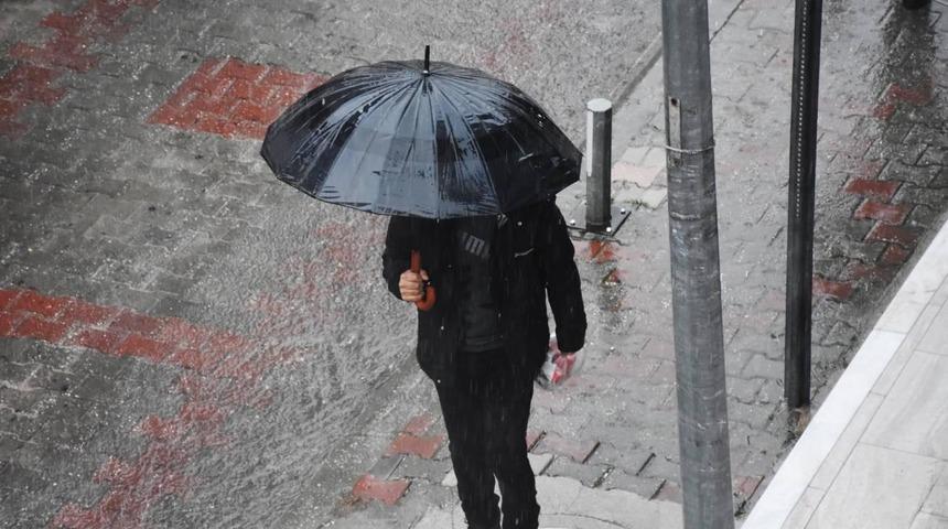 G&uuml;neybatı kesimler i&ccedil;in g&ouml;kg&uuml;r&uuml;lt&uuml;l&uuml; sağanak uyarısı