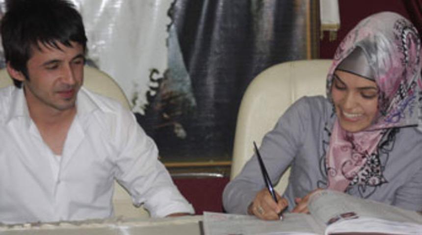 Bir g&uuml;nl&uuml;k evli &ccedil;ifti kaza ayırdı