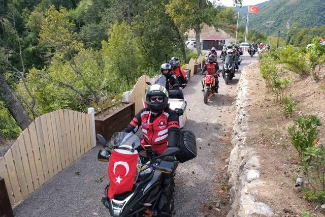 Motosiklet tutkunlarından "İstiklal" sürüşü 11