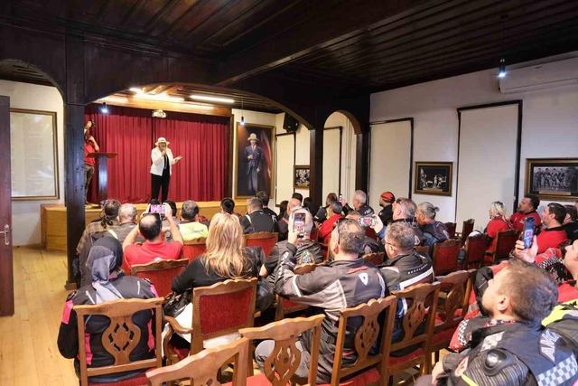 Motosiklet tutkunlarından "İstiklal" sürüşü 8