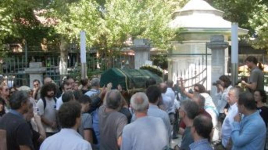 Şair Seyhan Er&ouml;z&ccedil;elik son yolculuğuna uğurlandı