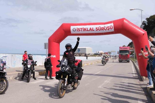 Motosiklet tutkunlarından "İstiklal" sürüşü 1