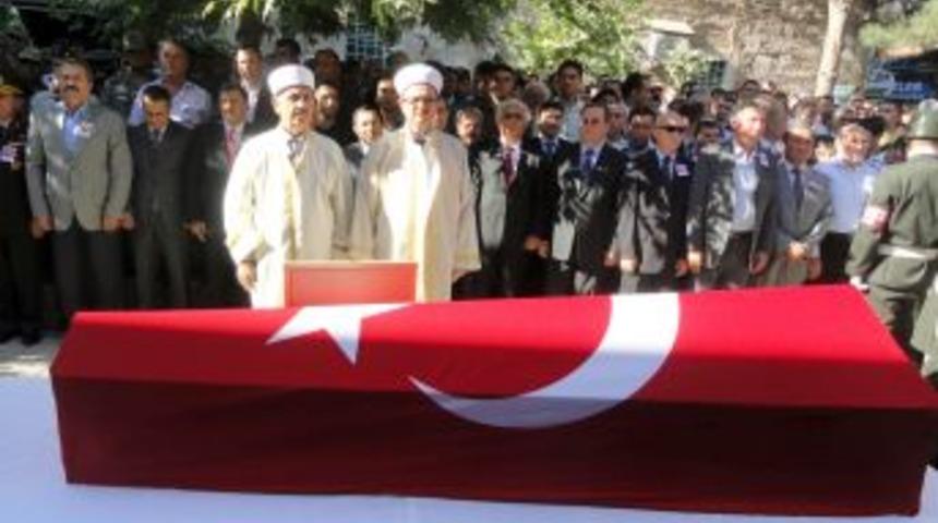 Sandıklı şehidini g&ouml;zyaşlarıyla uğurladı