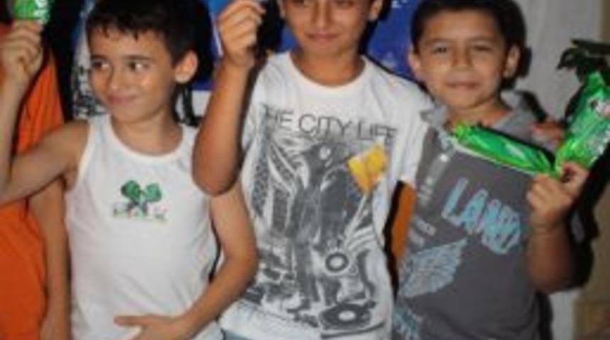 Teravih namazı kılanlara dondurma ikram ediliyor