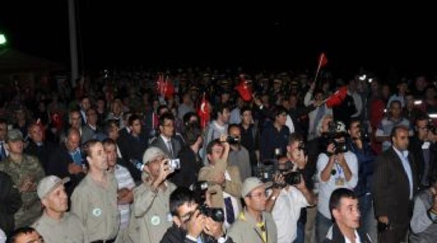 Bakan Eroğlu, 14 kilometrelik 'Zafer Y&uuml;r&uuml;y&uuml;ş&uuml;n&uuml;' başlattı