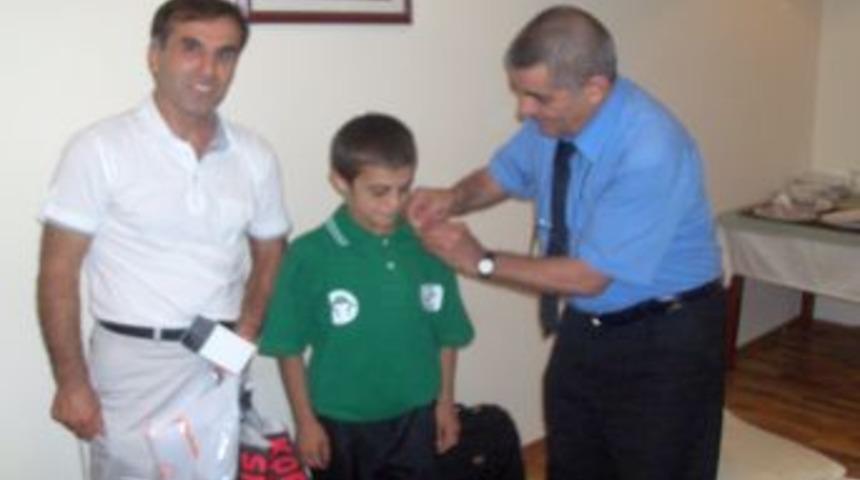 T&uuml;rkiye şampiyonu g&uuml;reş&ccedil;iye &ouml;d&uuml;l yağmuru