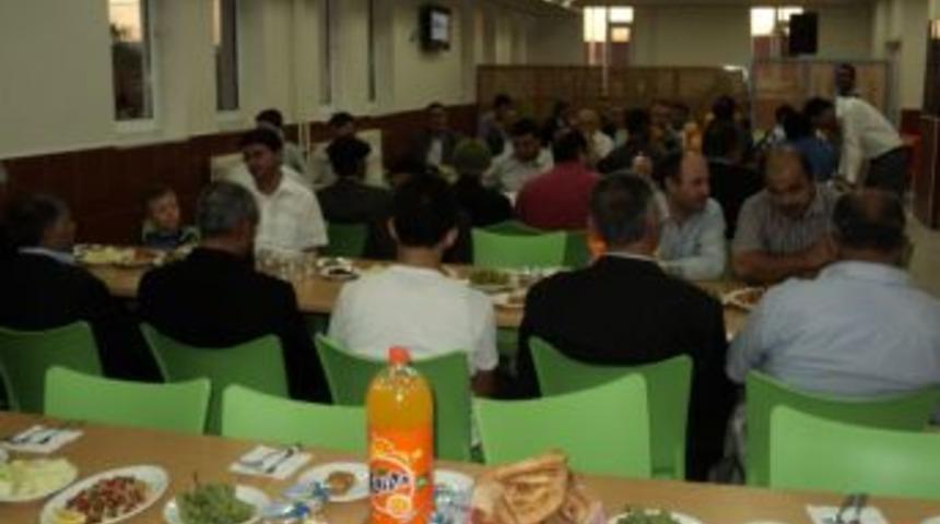 &Ccedil;orum Samanyolu Koleji'nden vefa yemeği