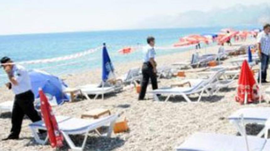 D&uuml;nyaca &uuml;nl&uuml; plajda korkutan patlama