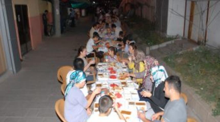 Esnaf geleneksel iftarında Somali'yi unutmadı