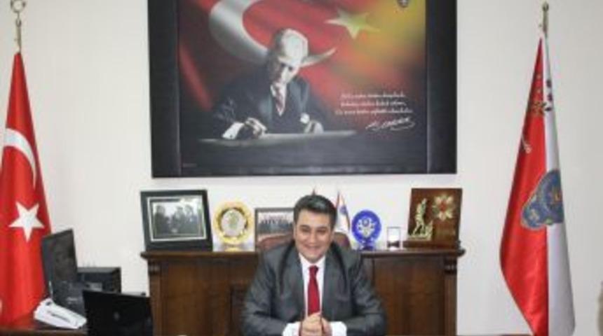 Kars Emniyet M&uuml;d&uuml;r&uuml; Zeybek'ten bayram mesajı