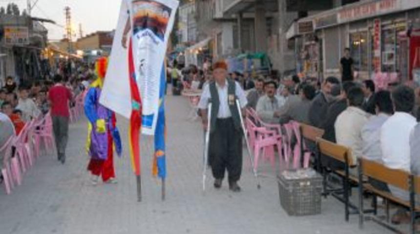 Başkale&rsquo;de a&ccedil;ık havada iftar yemeği
