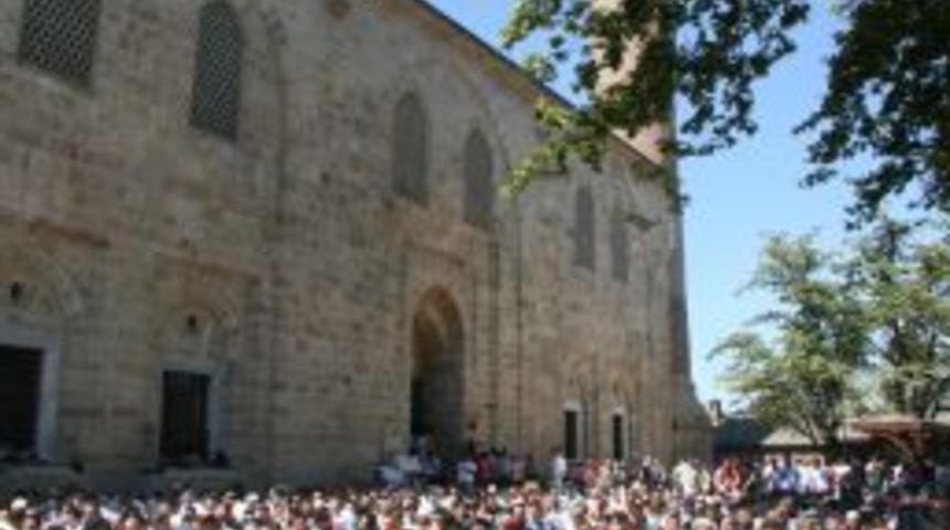 Ramazan'ın son cumasında camiler doldu taştı