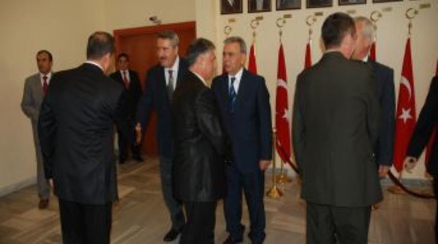 İzmir protokol&uuml; bayramlaştı