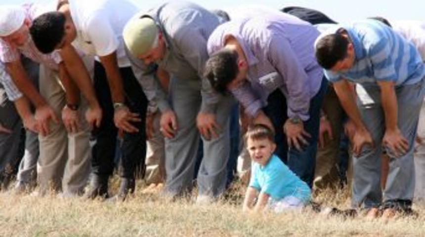 Trabzon'da eller Afrika'ya yağmur ve bereket i&ccedil;in a&ccedil;ıldı