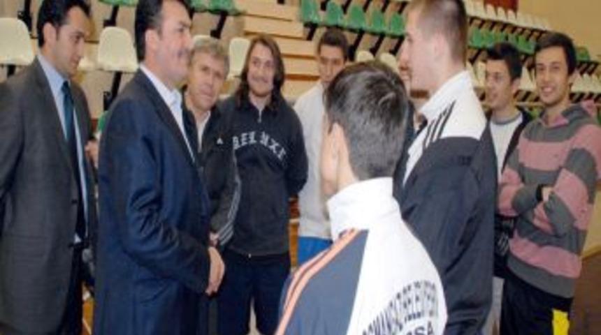 &Uuml;niversite kapısı spor akademisiyle aralanıyor