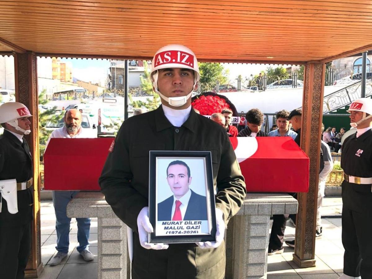 Erzurum da &ccedil;ifte acı: Gen&ccedil; akademisyen ve kahraman gazi son yolculuğuna uğurlandı 2