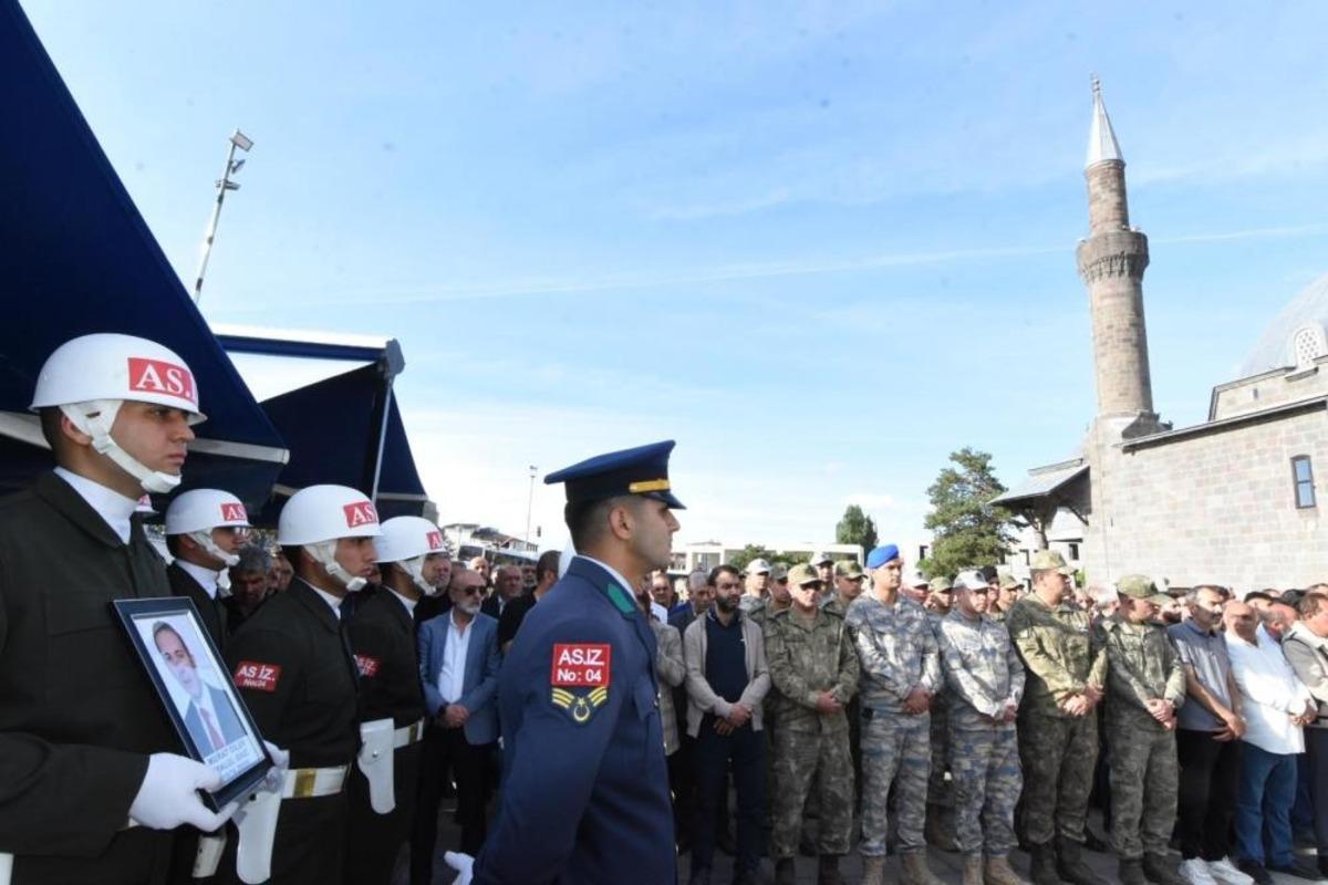 Erzurum da &ccedil;ifte acı: Gen&ccedil; akademisyen ve kahraman gazi son yolculuğuna uğurlandı 3