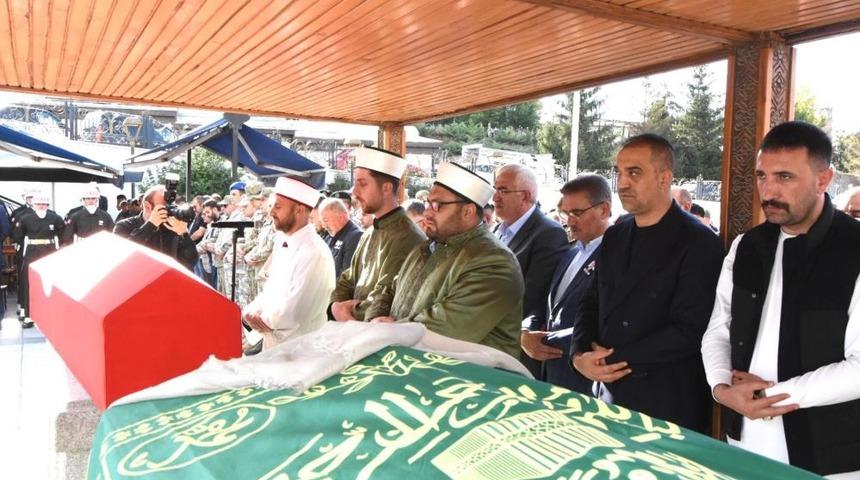 Erzurum'da &ccedil;ifte acı: Gen&ccedil; akademisyen ve kahraman gazi son yolculuğuna uğurlandı