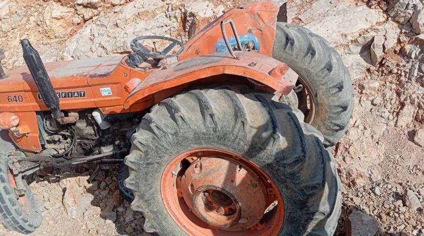 Mersin'de trakt&ouml;rler &ccedil;arpıştı: 1 &ouml;l&uuml;, 2 yaralı