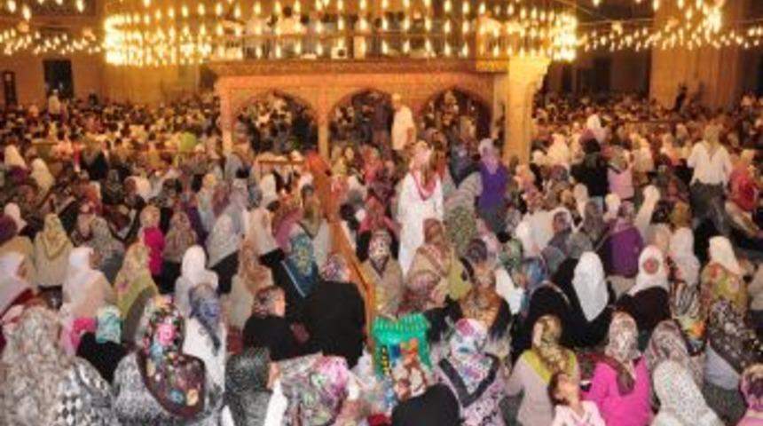 Soydaşlar ve Batı Trakya T&uuml;rkleri Selimiye Camii'ne akın etti