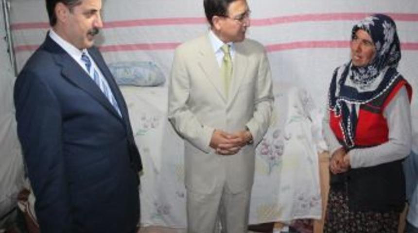 Bakan &Ccedil;elik: T&uuml;rk sporu adına &uuml;z&uuml;l&uuml;yoruz