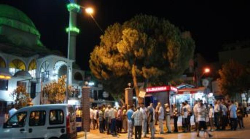 Gaziemir M&uuml;ft&uuml;l&uuml;ğ&uuml;'nden Kadir Gecesi'nde 3 bin vatandaşa ikram