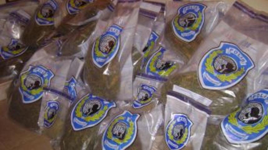 Ey&uuml;p&rsquo;te 500 bin TL'lik uyuşturucu ele ge&ccedil;irildi