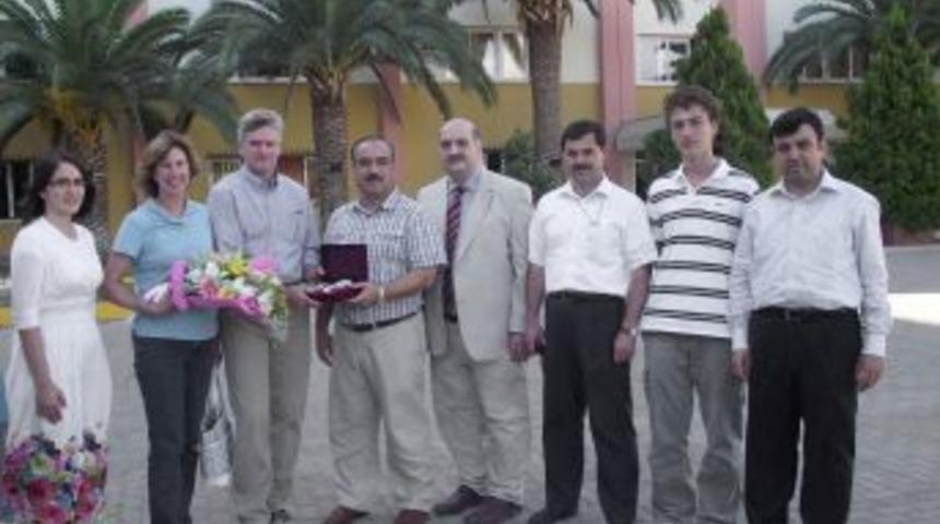 Amerikalıl parlamenter, &Ouml;zel Yamanlar Koleji&rsquo;ni inceledi