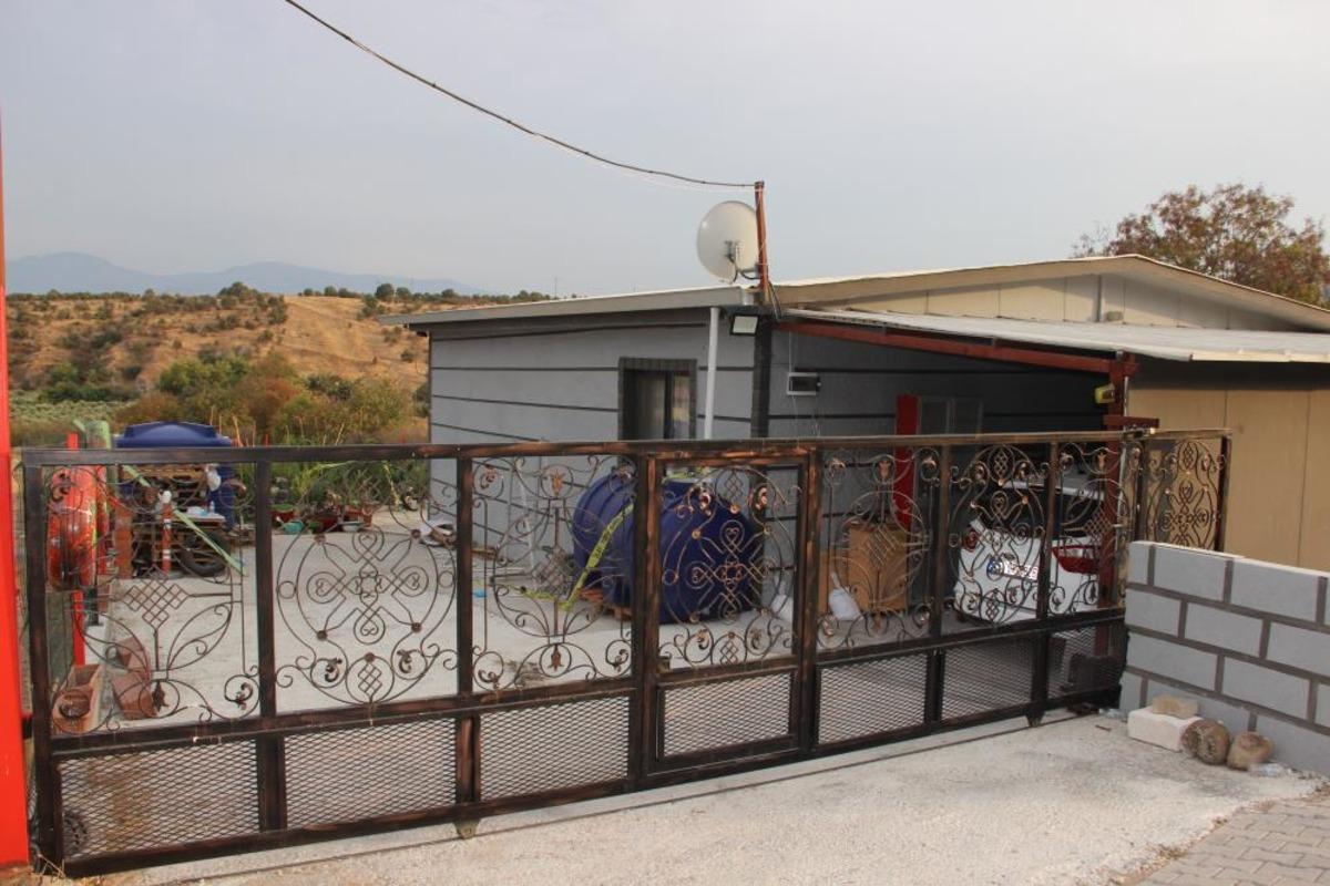 Manisa da korkunç olay: Karı koca evlerinde silahla vurulmuş halde ölü bulundu 1