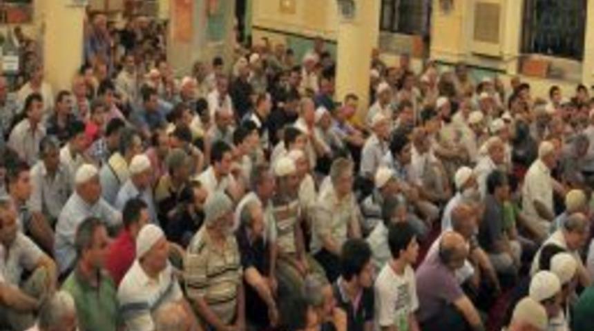 Denizli&rsquo;de Kadir Gecesi Somali i&ccedil;in dua edildi