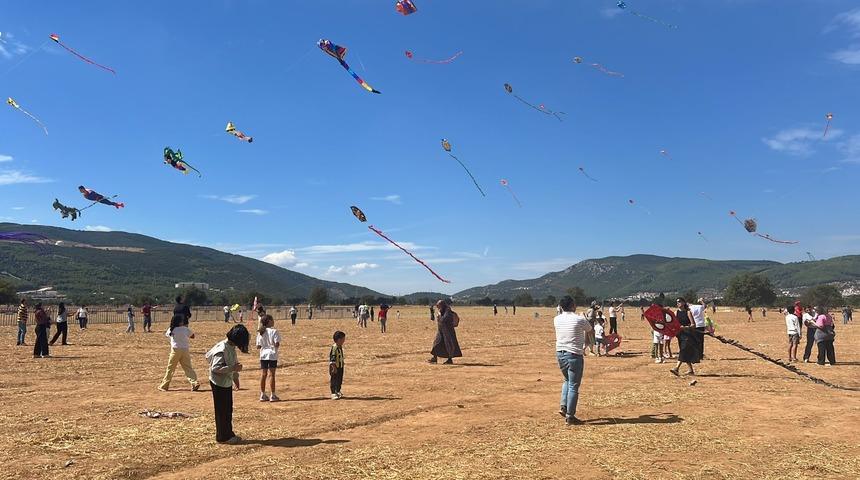 Muğla'da g&ouml;ky&uuml;z&uuml; u&ccedil;urtmalarla renklendi