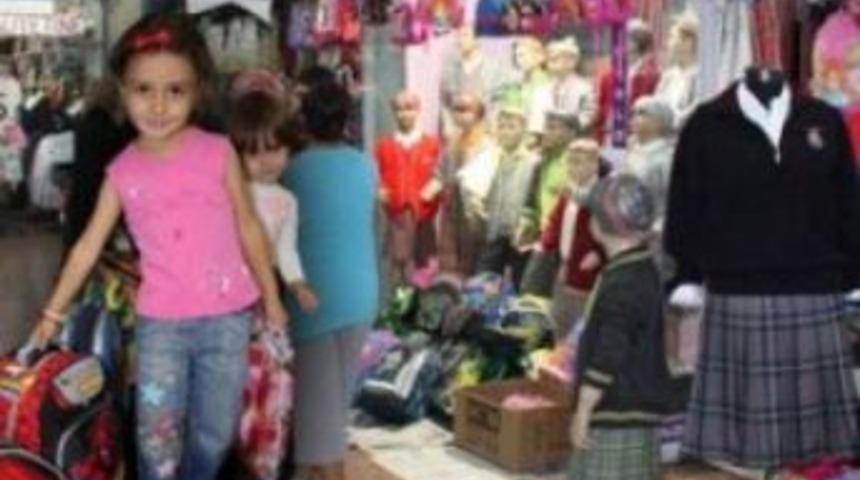 &Ouml;ğrenci ve velileri okul telaşı sardı