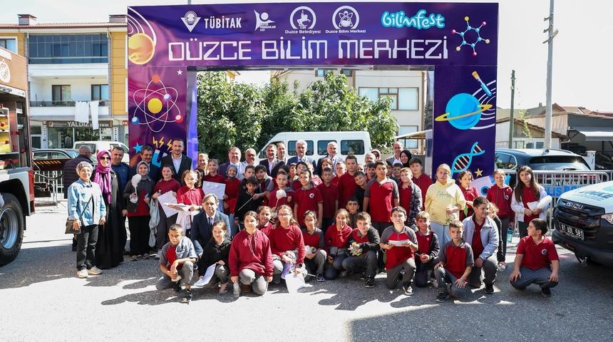 D&uuml;zce'de bilim meraklıları şenlikte buluştu