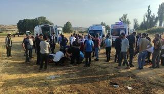 Diyarbakır&rsquo;da devrilen otomobildeki 4&rsquo;&uuml; &ccedil;ocuk, 9 kişi yaralandı