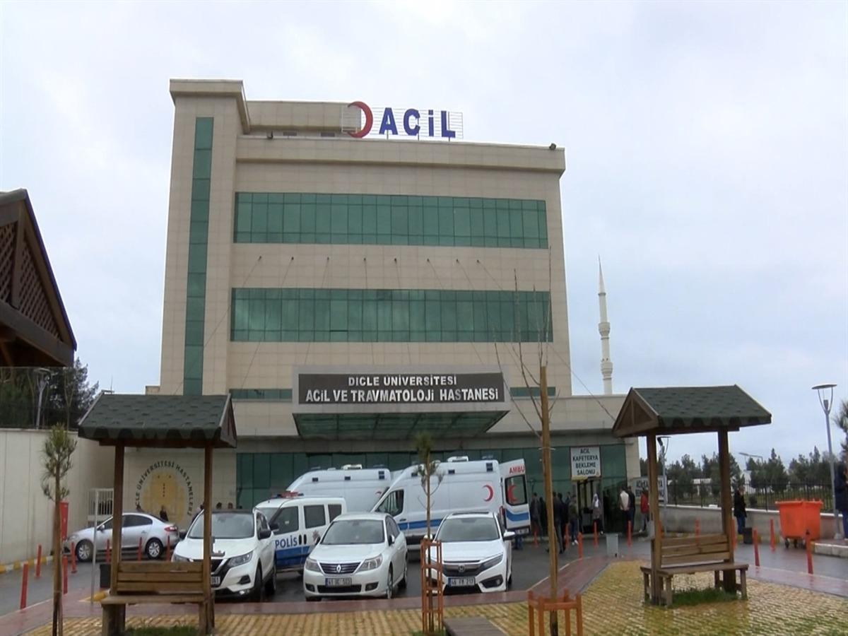 Diyarbakır’da devrilen otomobildeki 4’ü çocuk, 9 kişi yaralandı 2