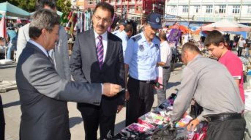AK Parti'li Soysal, bayram pazarındaki esnafı ziyaret etti