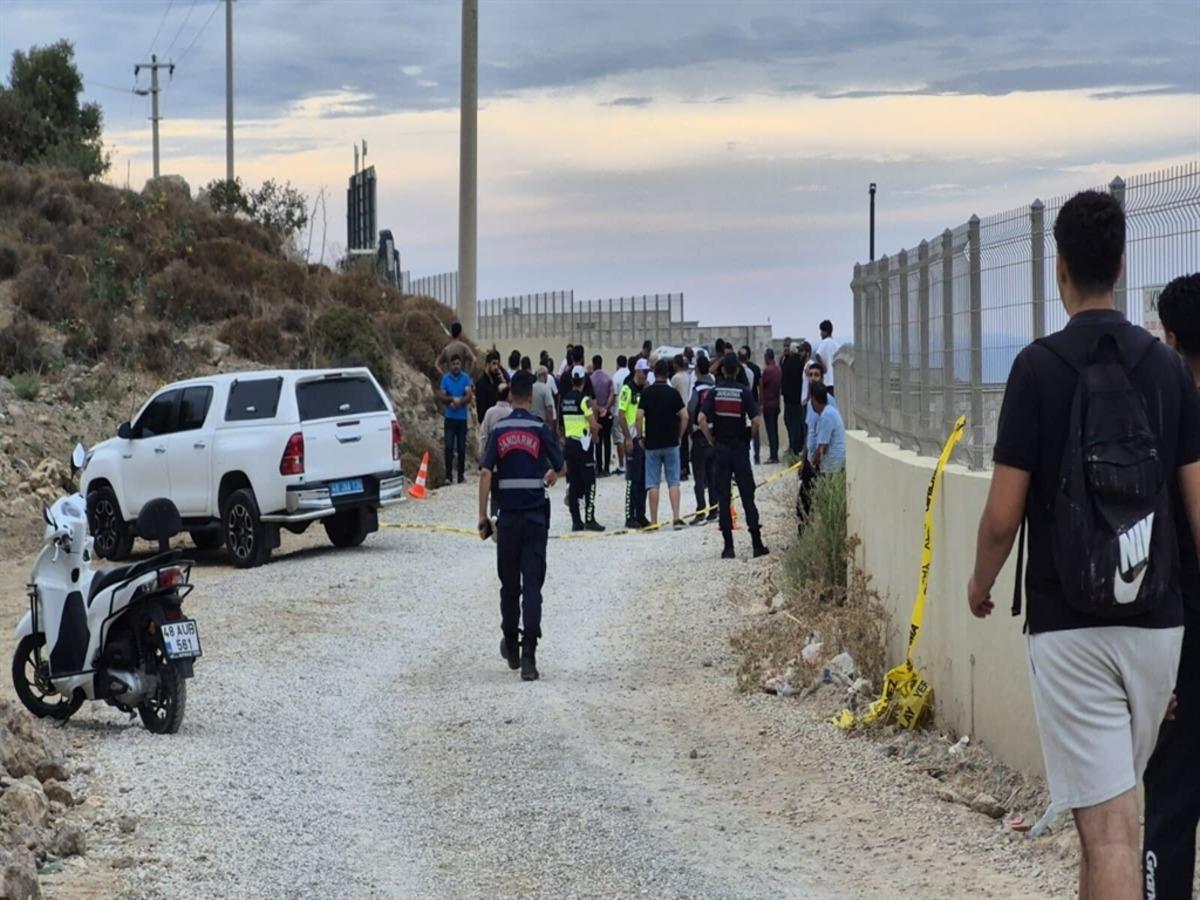 Duvara çarpan kamyonetin çocuk sürücüsü yaşamını yitirdi 2