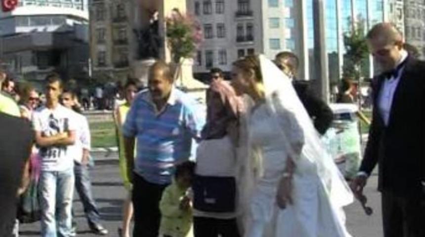 İranlı gelinle damat fotoğraf &ccedil;ekimi i&ccedil;in İstanbul&rsquo;u se&ccedil;ti