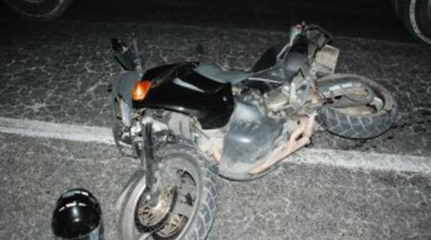 Taktığı kask sayesinde &ouml;l&uuml;mden d&ouml;nd&uuml;